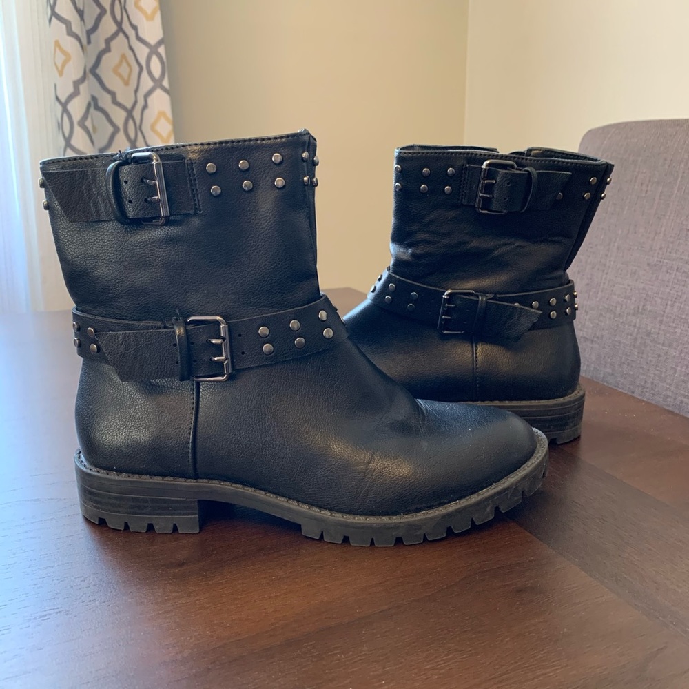 Black moto boots